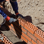 Se requiere albañil, pintor y ayudante